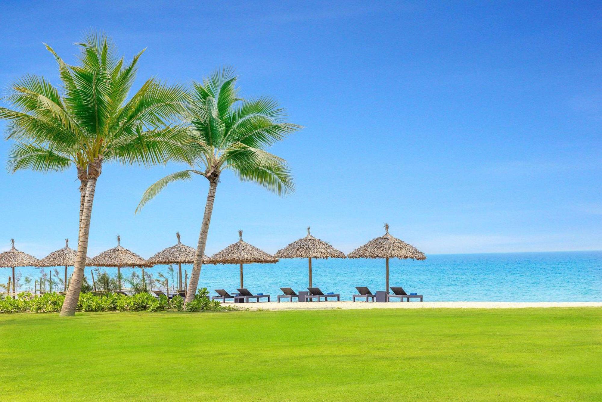 Wyndham Hoi An Royal Beachfront Resort & Villas Екстер'єр фото