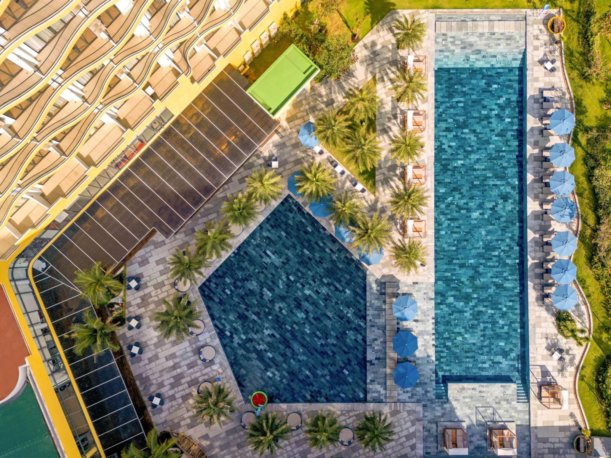 Wyndham Hoi An Royal Beachfront Resort & Villas Екстер'єр фото