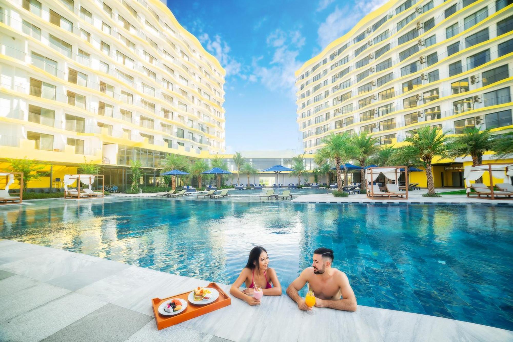 Wyndham Hoi An Royal Beachfront Resort & Villas Екстер'єр фото