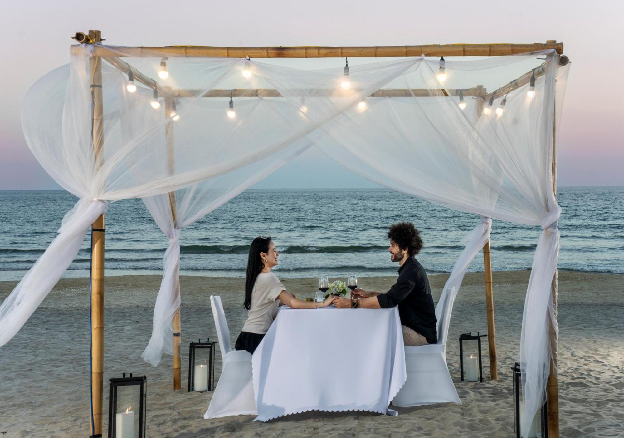 Wyndham Hoi An Royal Beachfront Resort & Villas Екстер'єр фото
