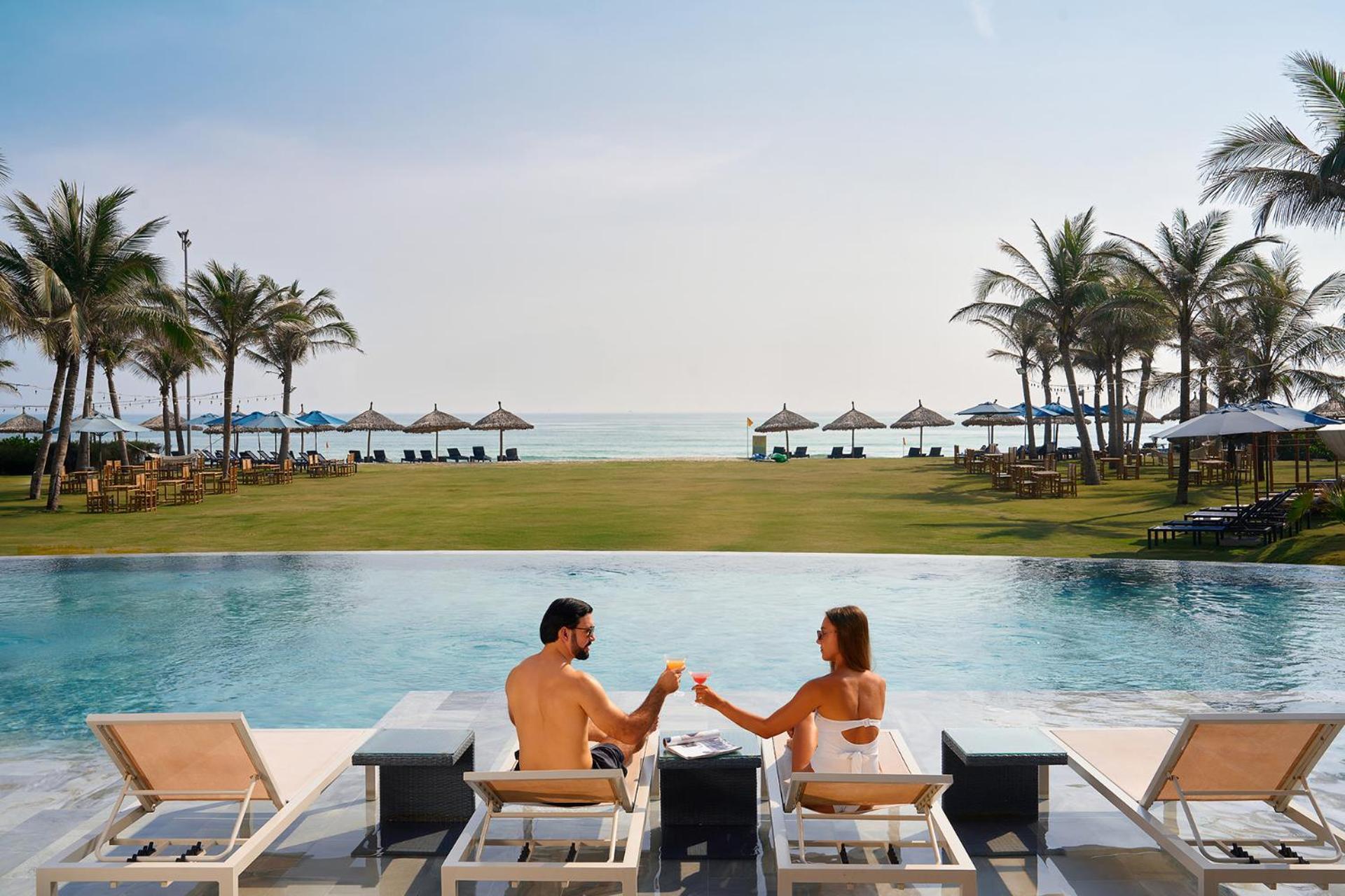 Wyndham Hoi An Royal Beachfront Resort & Villas Екстер'єр фото