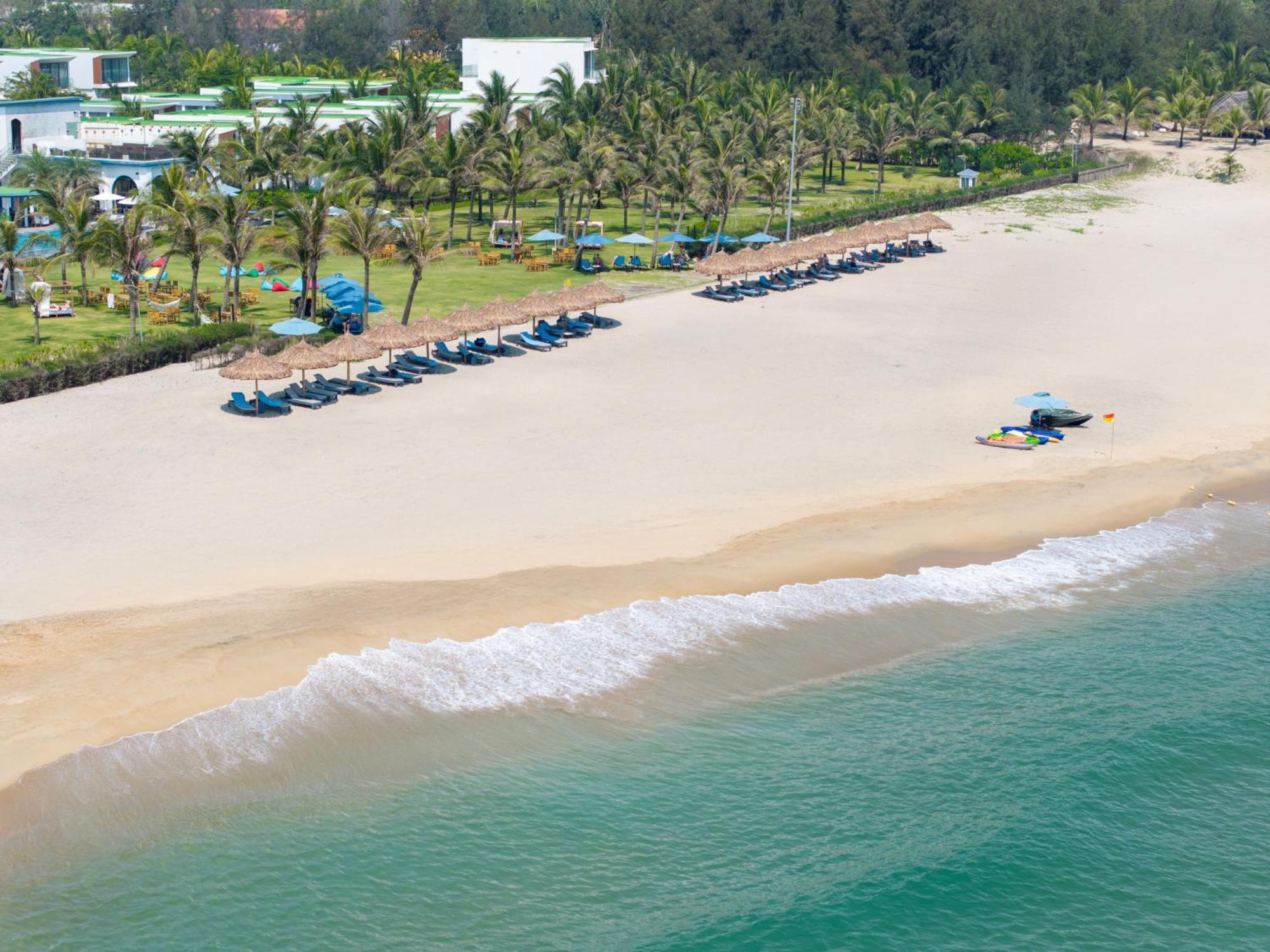 Wyndham Hoi An Royal Beachfront Resort & Villas Екстер'єр фото
