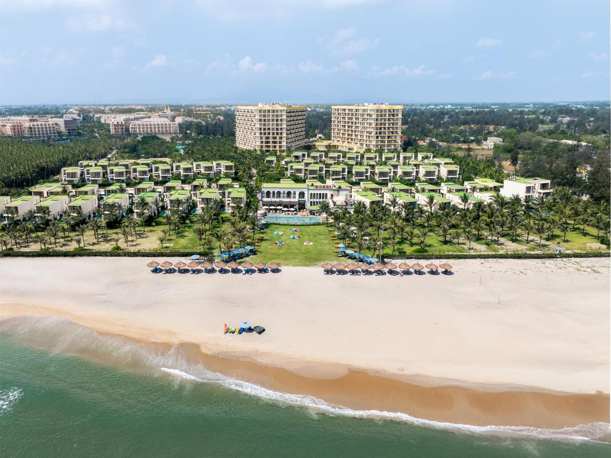 Wyndham Hoi An Royal Beachfront Resort & Villas Екстер'єр фото