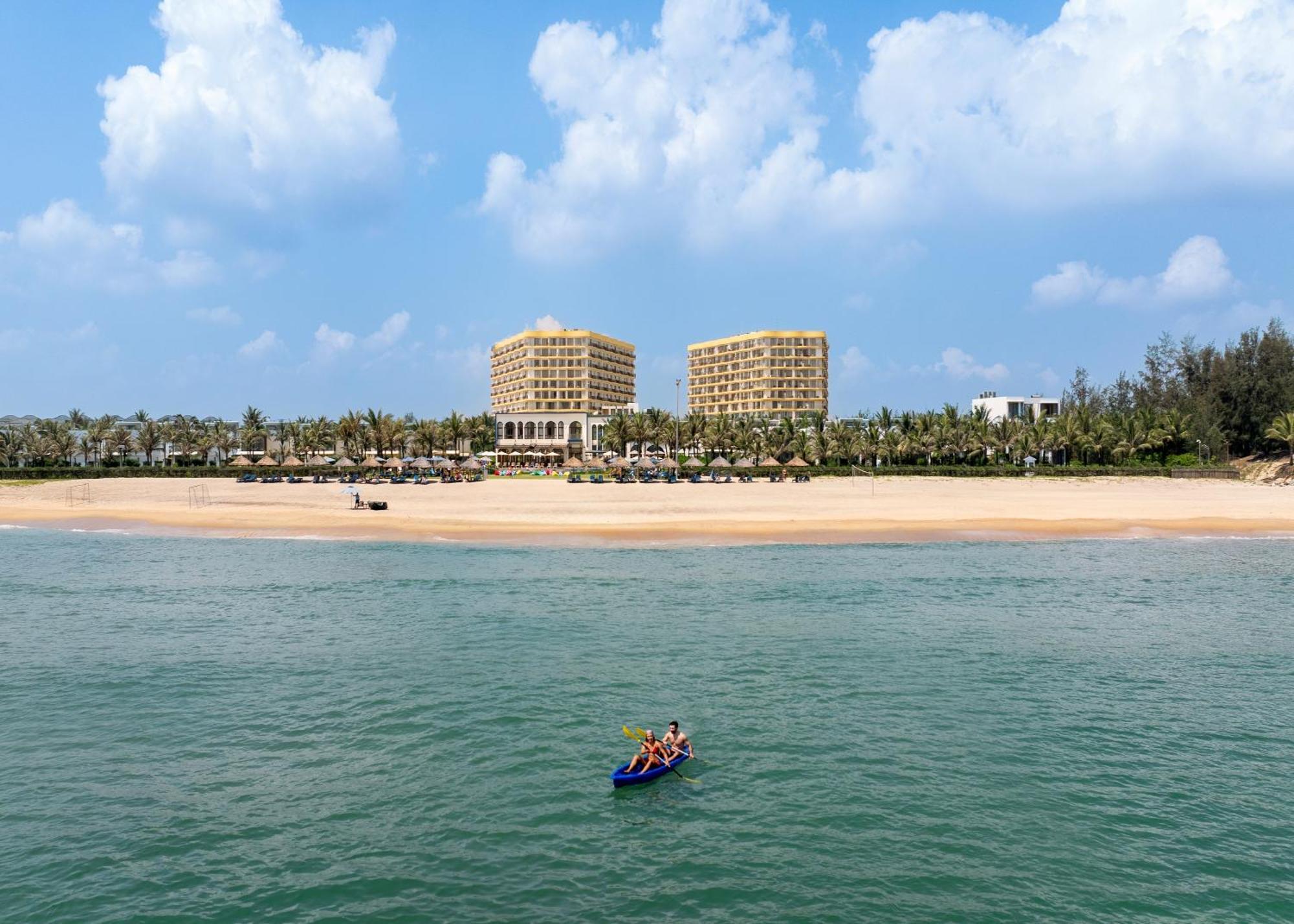 Wyndham Hoi An Royal Beachfront Resort & Villas Екстер'єр фото