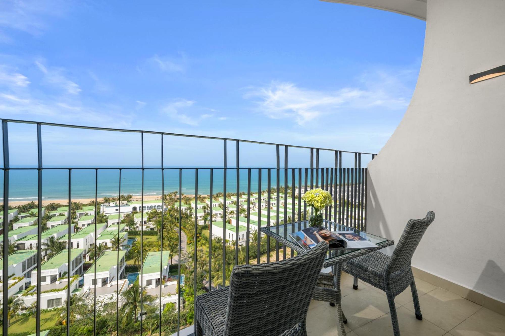 Wyndham Hoi An Royal Beachfront Resort & Villas Екстер'єр фото
